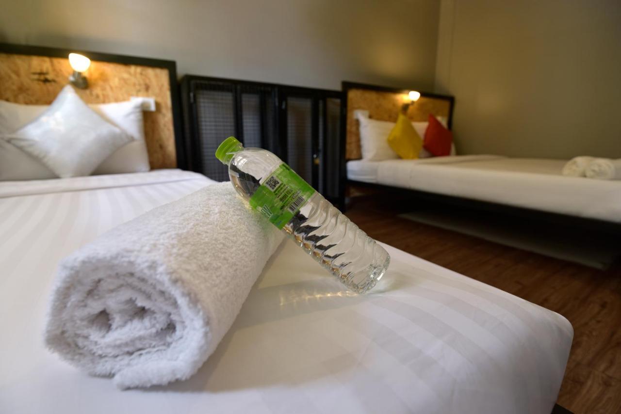 Ok Chic Phuket Hostel Екстериор снимка